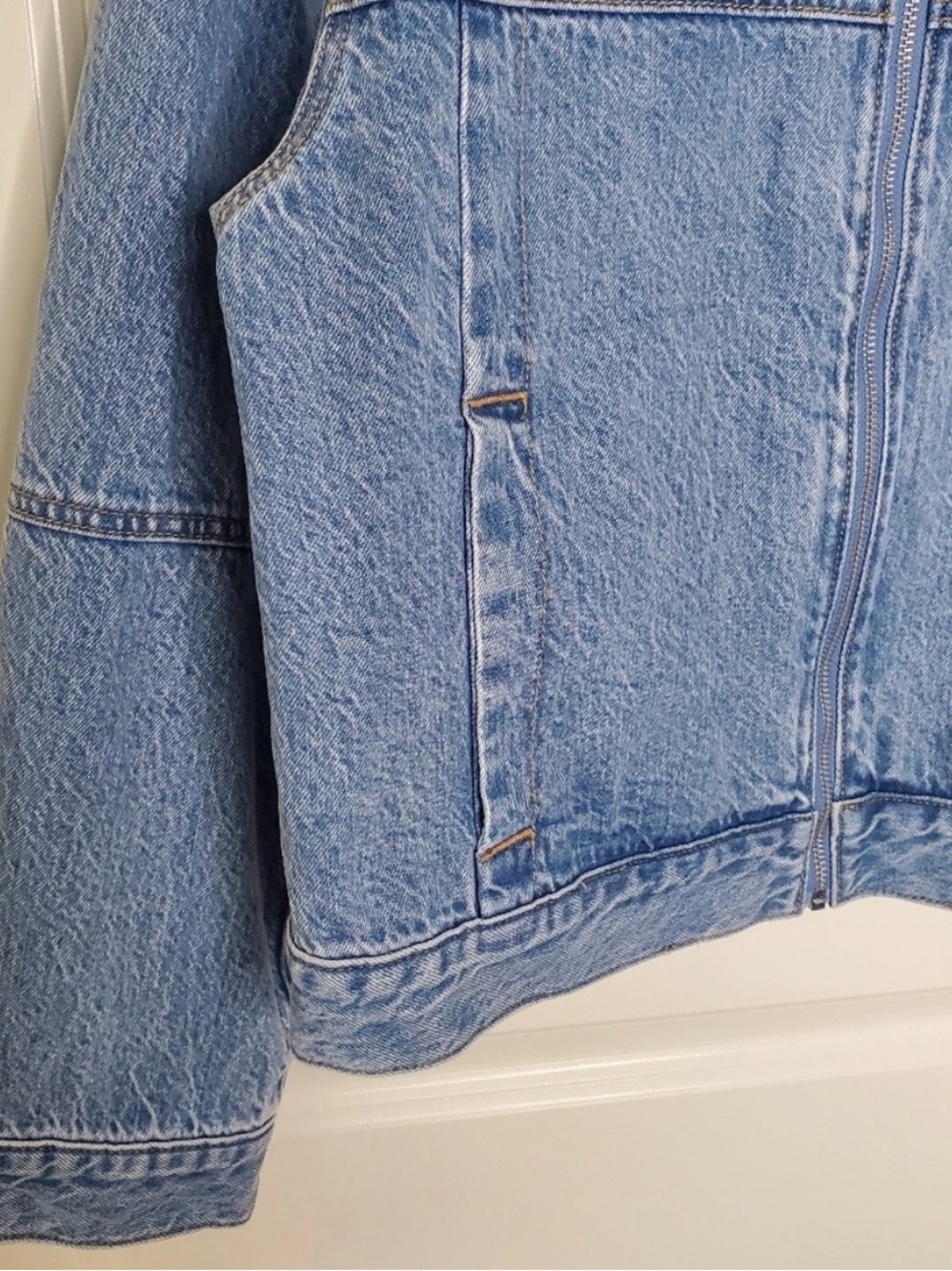 NWT Abercrombie & Fitch Blue Medium Wash Zip Front Denim Jacket - Picture 3 of 6